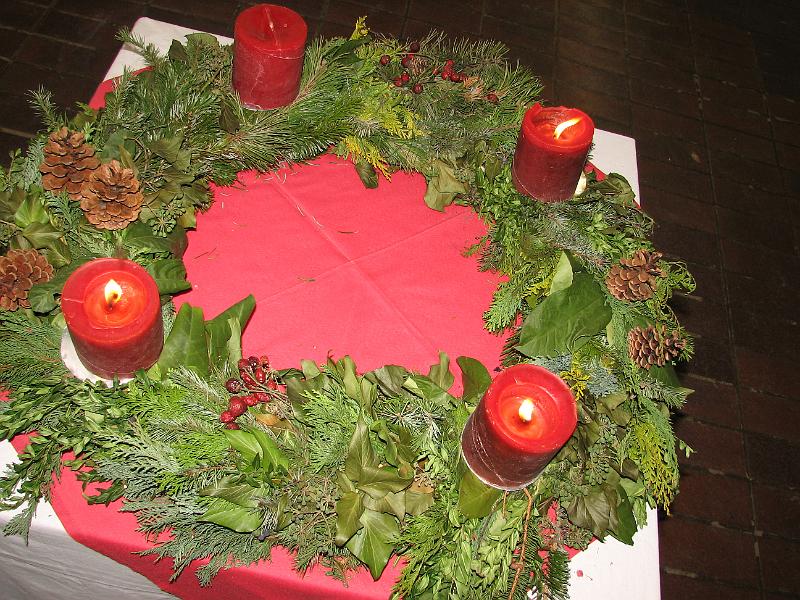 IMG_4658.JPG - Der Adventskranz im unteren Foyer.