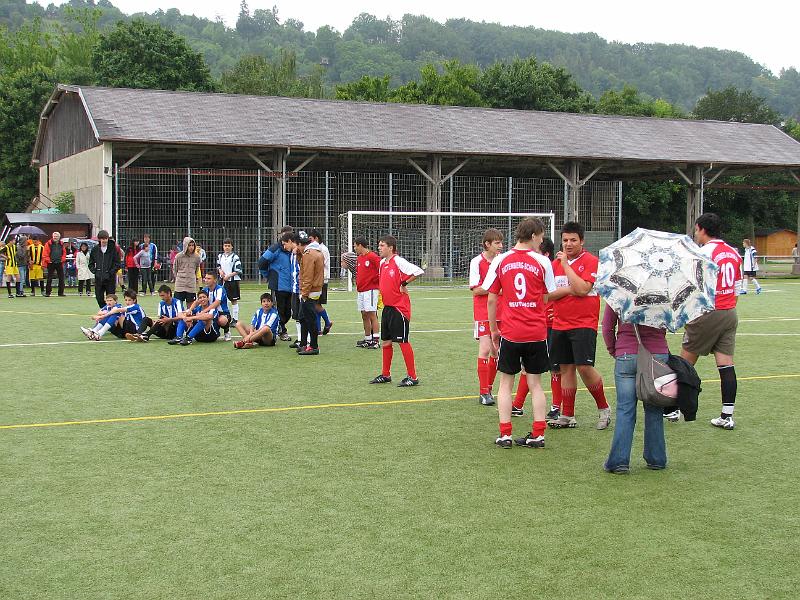 IMG_7401.JPG - Auch das Spiel um Platz 3 gegen Tübingen endete nach der regulären Spielzeit 1:1.Also stand wieder ein Elfmeterschießen an.