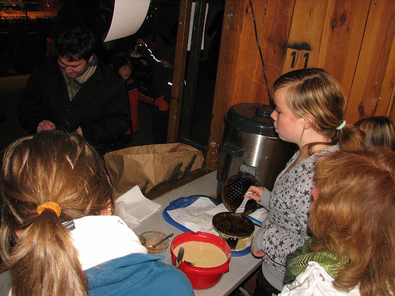 IMG_4414.JPG - Prima Waffeln am Stand der Gutenberg-Schule - von der SMV verantwortlich betrieben.