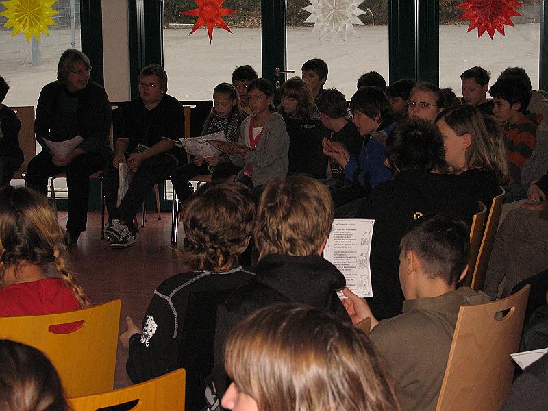 IMG_9092.JPG - Bei keiner Feier, so auch hier, darf das Singen der 4 Advents- bzw. Weihnachtslieder fehlen.