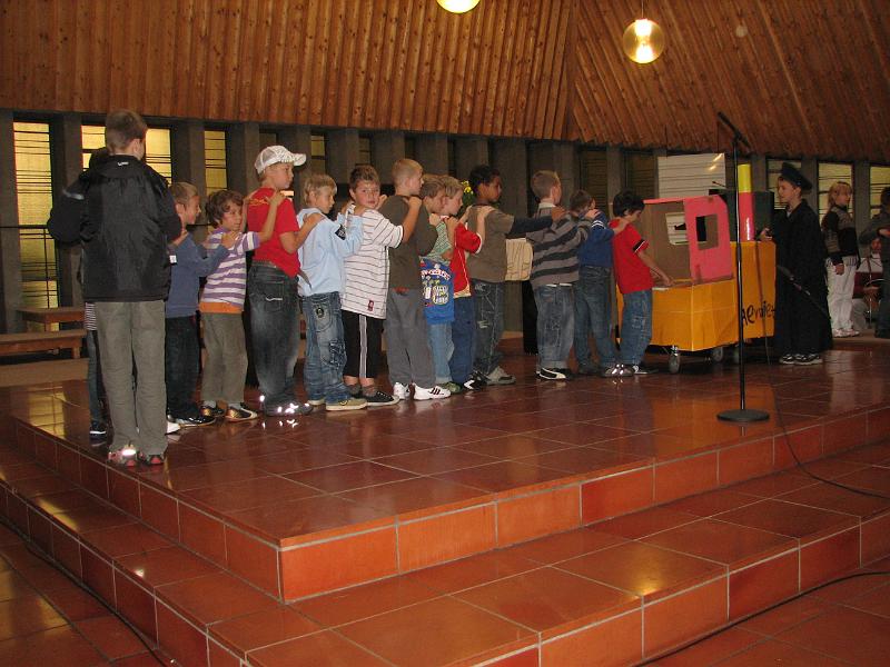 IMG_8590.JPG - Szenisches Spiel der Kinder der Unterstufe.
