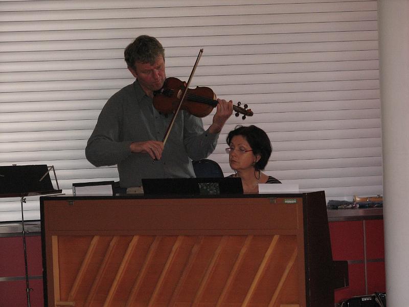 IMG_9164.JPG - Frau Sauter und Herr Salzbrunn - nicht wegzudenken als musikalische Begleiter der Gesangsstücke.