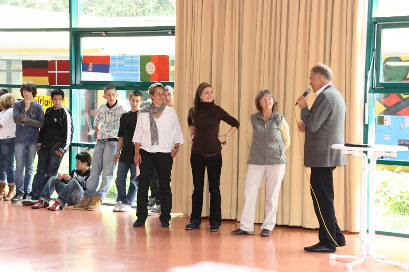 IMG_6811.JPG - Ein besonderer Willkommensgruß gilt den neuen Lehrerinnen .....