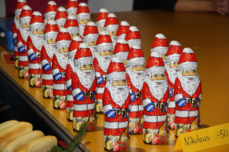 IMG_7672.JPG - ... viele kleine Nikoläuse