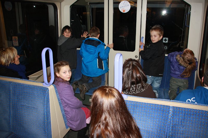 IMG_2514.JPG - Spannend - die Fahrt zum Literaturhaus mit der Straßenbahn.