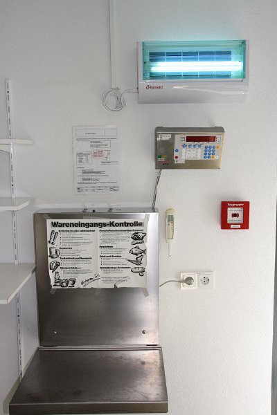 IMG_1734.JPG - Hier kommen die Lebensmittel an - der Wareneingang.