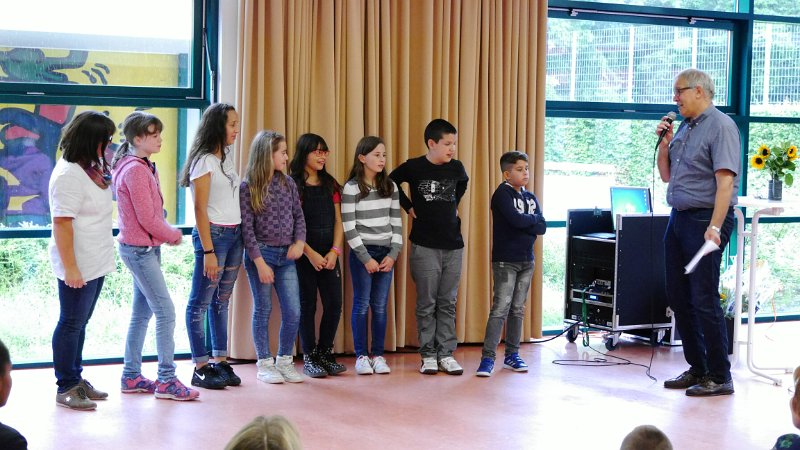 P1090156.JPG - Die Garten-AG erhielt eine Urkunde für die Gestaltung des Schulgartentages